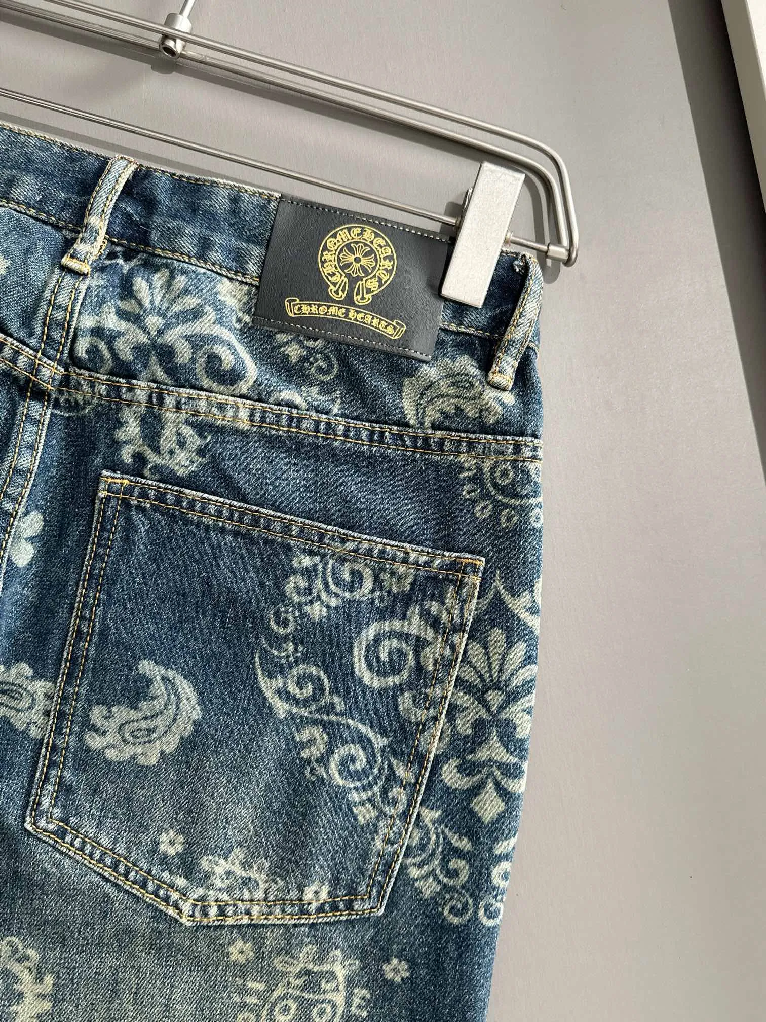 🅿️400 Croxin 2025 Four Seasons Loose Jeans and Straight Trousers, the trend in the trend! Many fashion bloggers control the upper body. The water is woven from imported Japanese Denim plain cotton denim fabric. It has three standards, is soft, delicate, comfortable and breathable. The color has a modern and fashionable vicissitudes. The upper body is versatile and fashionable! Light luxury, a must-have item for daily commuting! Code number: 28-40 (please state your height and weight when placing an order)